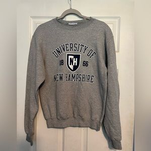University of New Hampshire crew neck sweatshirt UNH college university wildcats